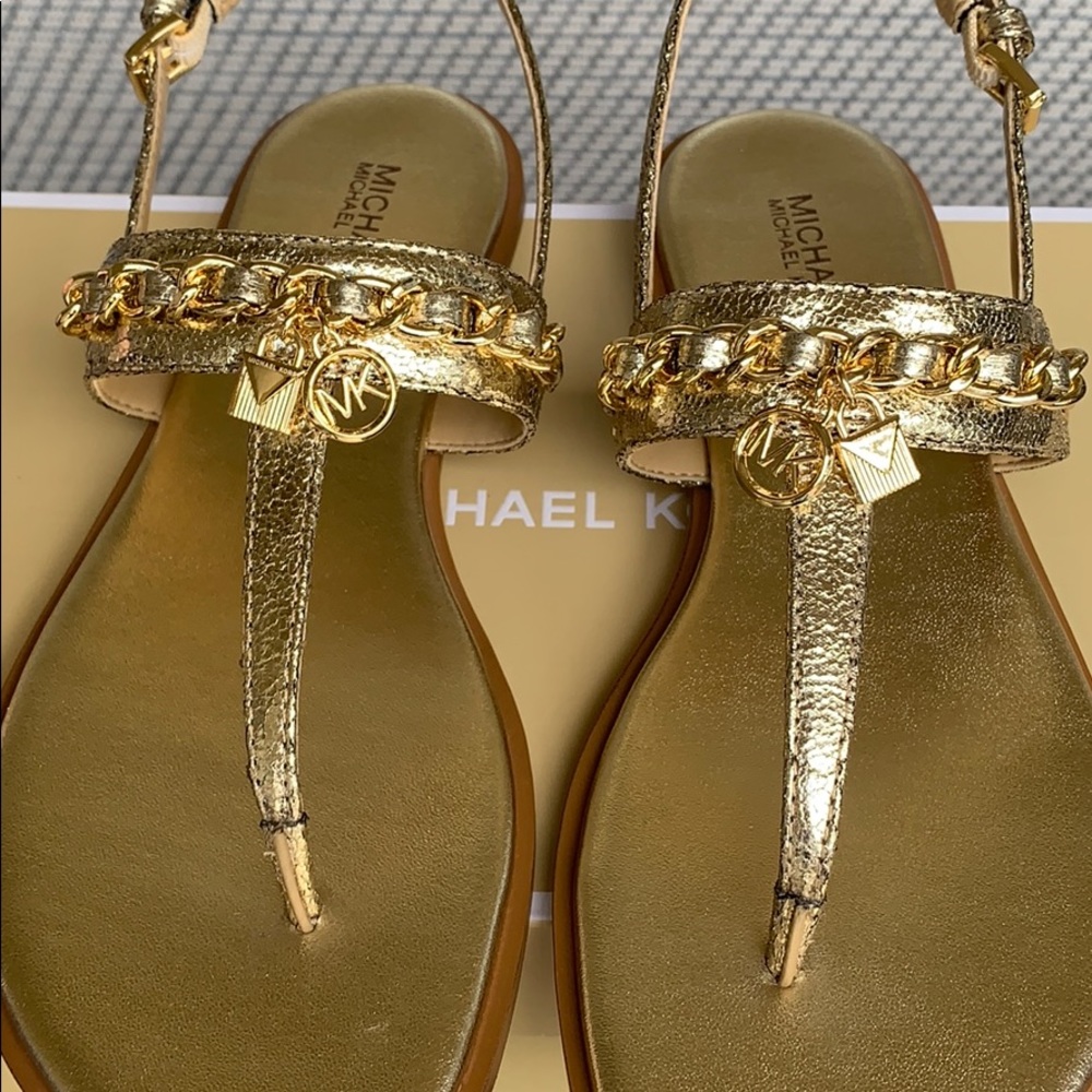 MICHAEL KORS ELSA THONG METALLIC PU PALE GOLD - Picture 10 of 16